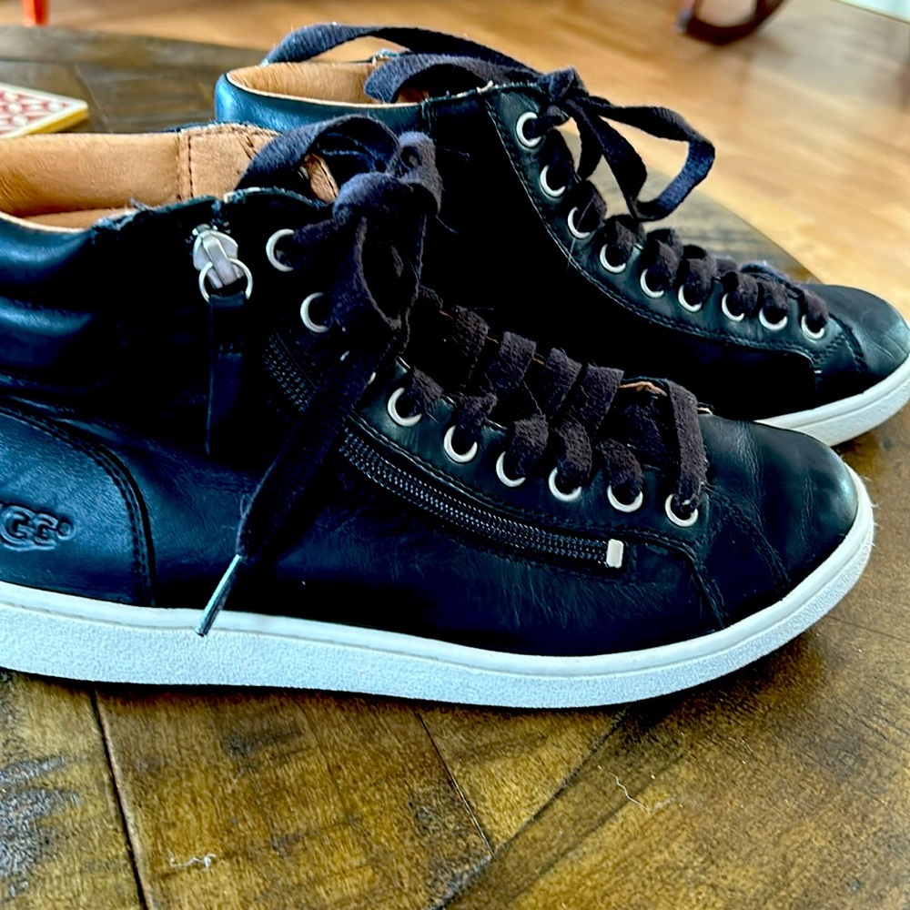 Ladies UGGS sneakers